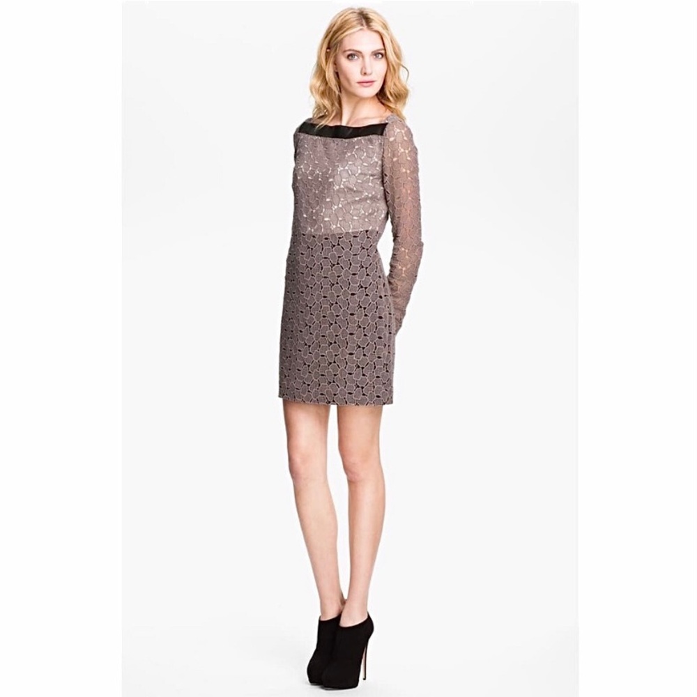 Diane Von Furstenberg Sarita Pebble Lace Sz 10 Mauve w/ Black Leather Trim New